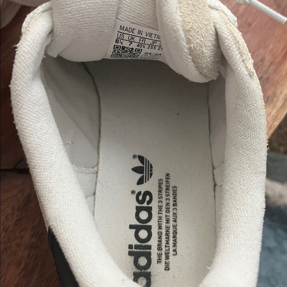 Adidas Campus Sneakers in Cream and Black - Picture 6 of 6